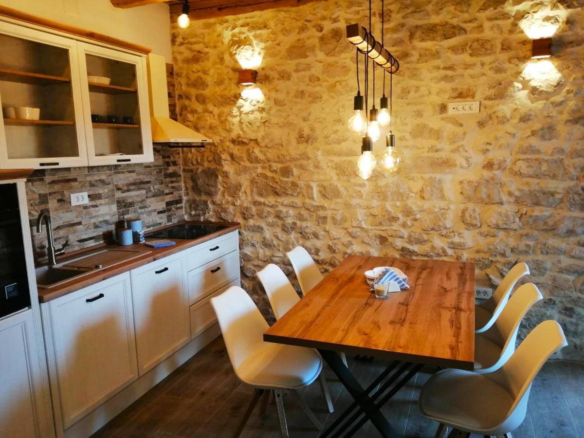 Apartments Dalmatian Stone House Turanj Ngoại thất bức ảnh
