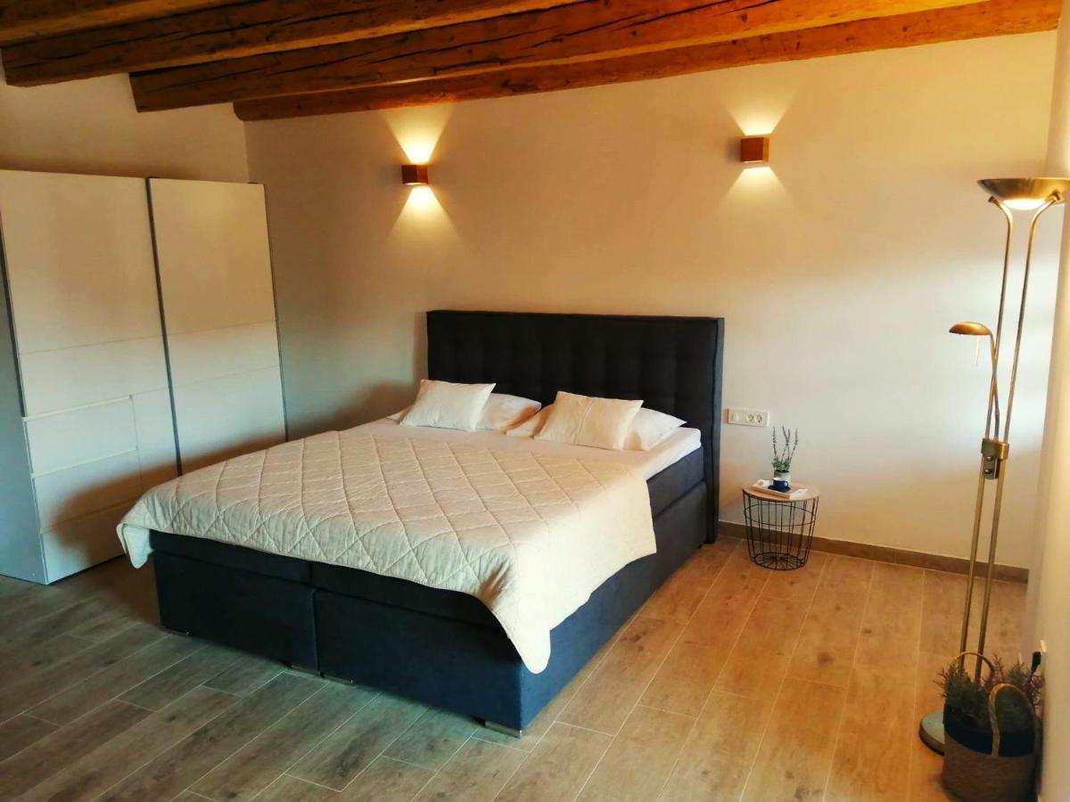 Apartments Dalmatian Stone House Turanj Ngoại thất bức ảnh